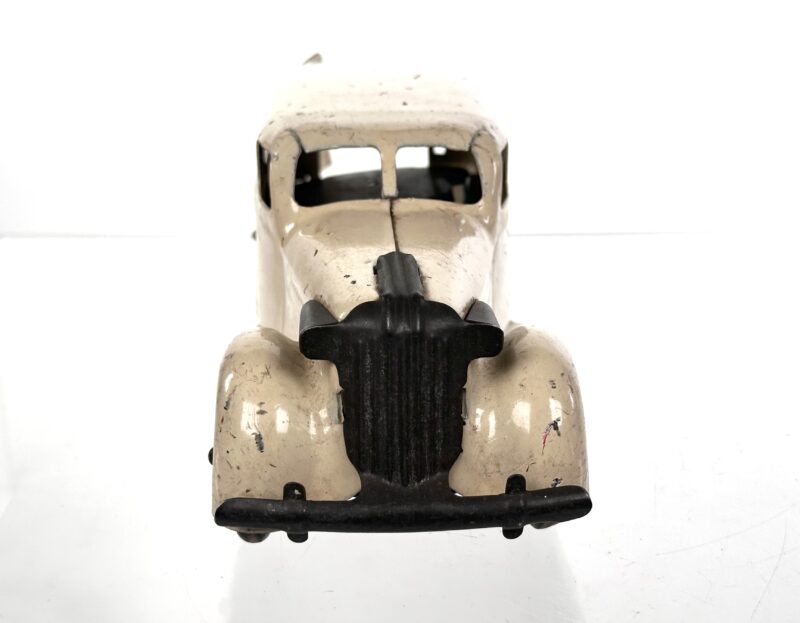 Wyandotte Ambulance Steel Toy with Medics Toy - Image 9