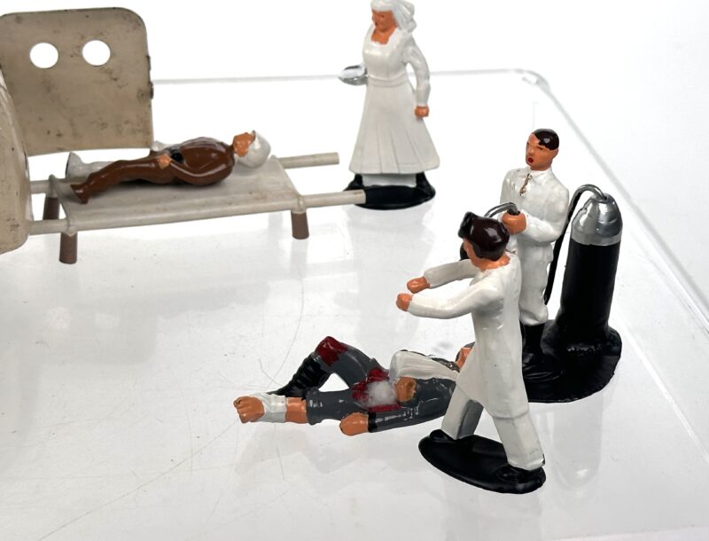 Wyandotte Ambulance Steel Toy with Medics Toy - Image 8