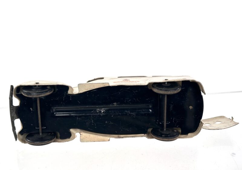 Wyandotte Ambulance Steel Toy with Medics Toy - Image 4