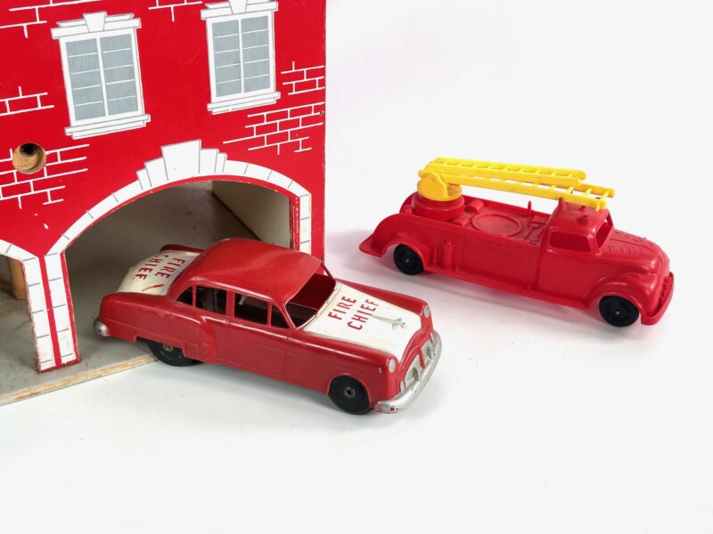 FAO Schwarz Deluxe Fire House Toy For Sale - Image 9
