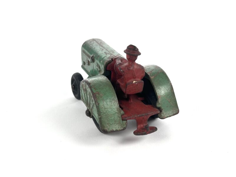 Hubley Oliver Tractor  No. 612 Cast Iron For Sale - Image 7