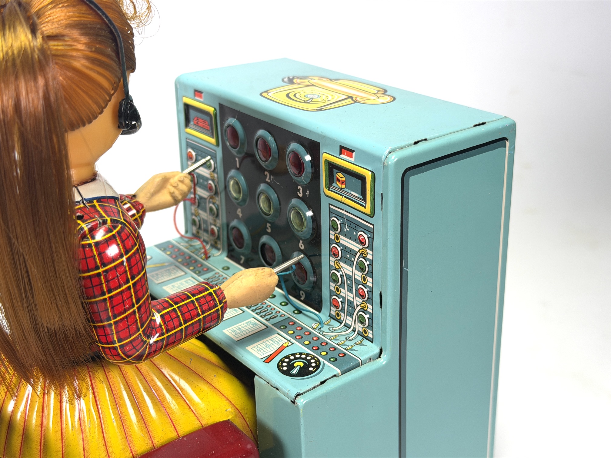 Vintage Japanese Toy- LineMar Electric Switchboard Lady for Sale - Image 3
