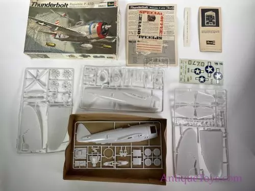 Revell, Inc. Plastic Official 1/32 Scale Model Thunderbolt Republic P-47D in Box for Sale